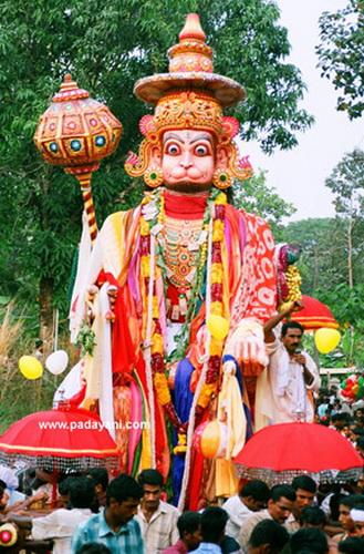 Hanuman_at_the_Kurampala_Bhagavati_temple_Kettukazhcha_Utsavam